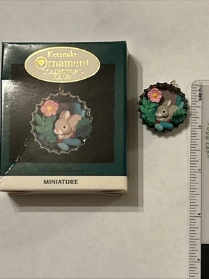 Adorno Hallmark Keepsake 1994 Club de Coleccionistas Holiday Bunny Mini Navidad Foto 1 de 3