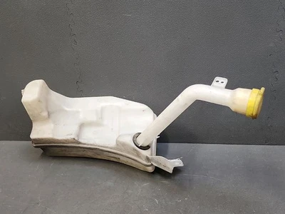 Reservoir / bocal lave glace (sans lave phare) - Renault Clio IV - Photo 1/3