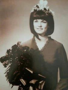 1966 High School Yearbook Phyllis george - Picture 1 of 6
