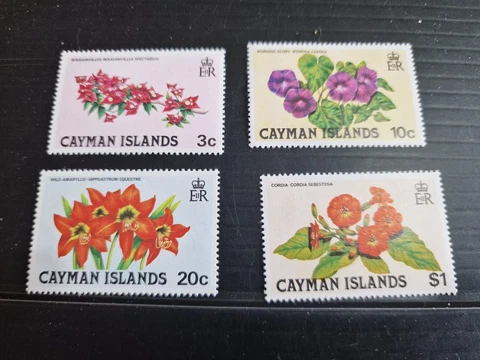 CAYMAN ISLANDS 1981 SG 541-544 FLOWERS (2ND SERIES)  MNH Cover