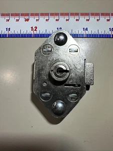 Master 1718 Locker Lock Built-In Spring Bolt Keyed Different F41 Master USA Made - Picture 1 of 6
