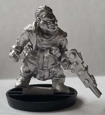 Juego de rol de ciencia ficción comerciante espacial humano tipo Oldhammer Cyberpunk fan esculpido Foto 1 de 4