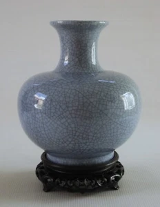 Vintage dekorative chinesische hellblaue Crackle Glasur Vase - 7" hoch - Bild 1 von 24
