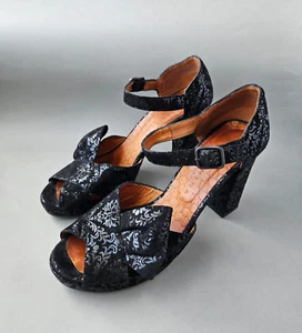 Sandalias Chie Mihara Negras Metálicas Decoraciones Florales 77213 Textil Talla UE 39 - Imagen 1 de 12