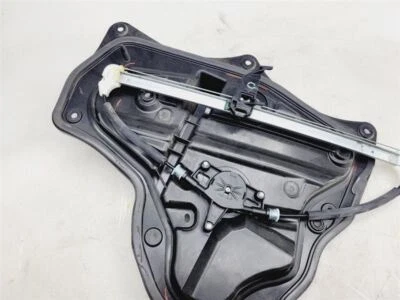 Motor regulador ventana pasajero trasero derecho Mazda 3 2014-2018 BHN9-72-590A Foto 1 de 4