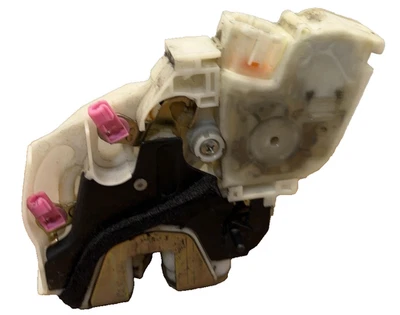 1997  - 98 99 00 01 02 03 INFINITI QX4 Left Rear Door Latch Lh OEM: 825035P01A - Image 1 of 4