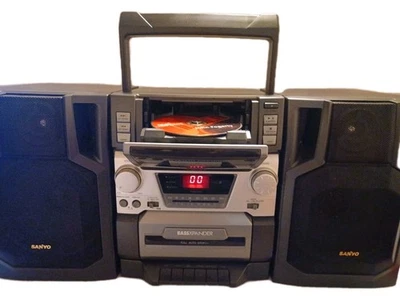 Boombox SANYO CWM-320 en buen estado Foto 1 de 4