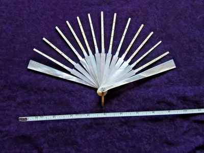 Ventilador de mão infantil antigo - Mãe de Pérola. Precisa de folha. Você pode fazer um? - Imagem 1 de 3