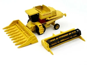 1/64 New Holland TR Series Combine With Maroon Stripe - Picture 1 of 1