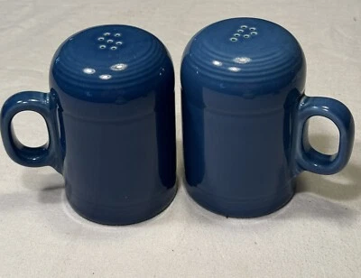 Juego de 2 cocteleras de sal y pimienta azul lapislázuli Fiestaware Rangetop esmaltadas de cerámica Foto 1 de 4