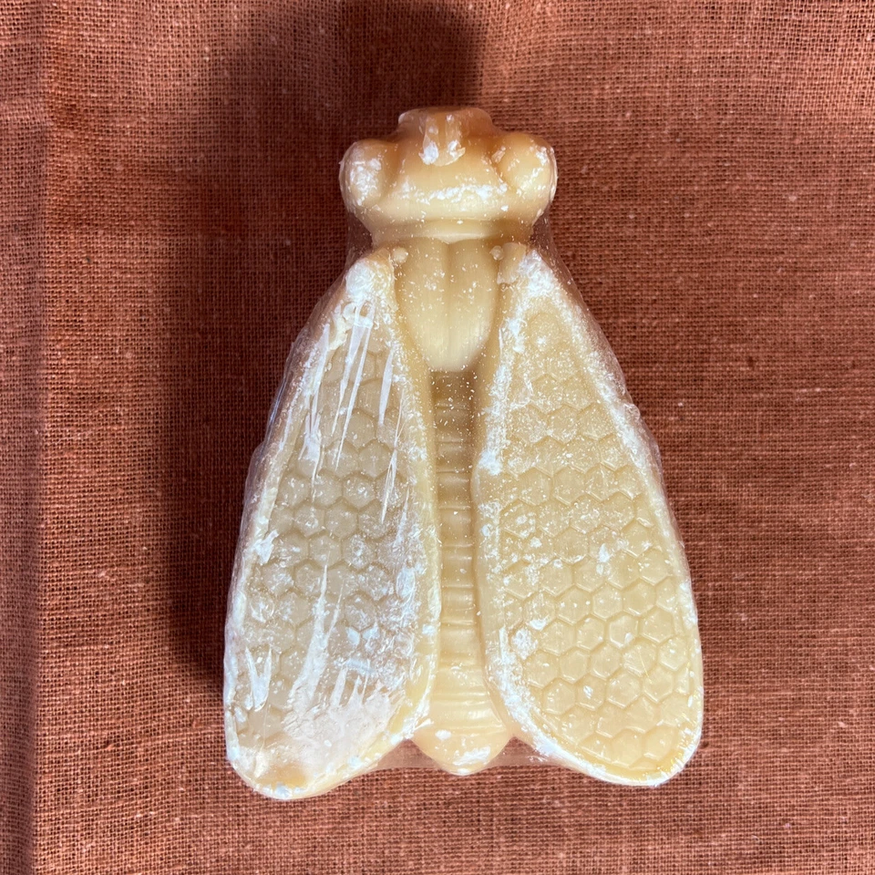 L'Occitane Honey Bee Soap 5.3 oz Manosque en Provence Shape Yellow