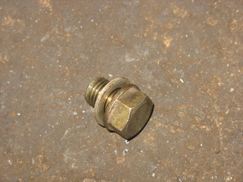 83 HONDA C70 PASSPORT C 70 OIL DRAIN PLUG - Изображение 1 из 1