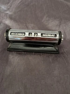 Art deco perpetual calender 1930s desk desktop 4" original condition turns well - Picture 1 of 3