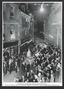 1938 -- LA PROCESSION AU FLAMBEAU DANS LES RUES DE SAINT BRIEUC . 3W000 - Foto 1 di 1