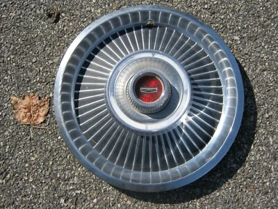 Cubierta de rueda tapacubos giratoria de 14 pulgadas Ford Fairlane Falcon 1969 1970 de una fábrica Foto 1 de 4