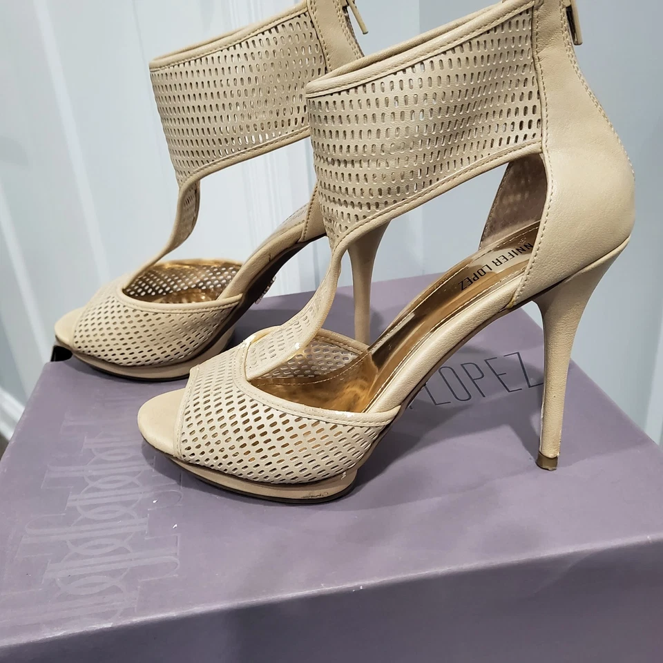 Sexy tacones tostados JLO con ganchillo. Foto 1 de 4