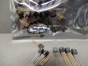 Transistores Motorola y otros 2N4123 TO-92 NPN Si (50) Wurlitzer P/N 658577 - Imagen 1 de 5