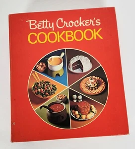 Vintage Betty Crocker Red Pie 5-Ring Binder Cookbook 1972 17th Printing - Picture 1 of 16
