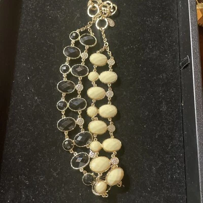 Collar reversible Amrita Singh tono dorado blanco y negro crema imitación piedras preciosas babero Foto 1 de 4