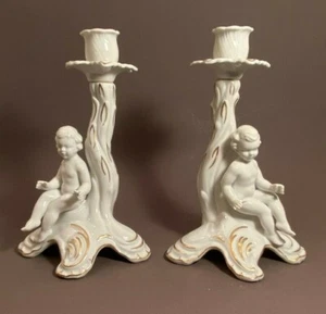Coppia di portacandele conici Gerold Porcelain Bavaria Cherubini di W. Germany - Foto 1 di 7