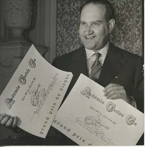 Oistrakh, David. (1908–1974) Photograph accepting "Grand Prix du Disque" - Picture 1 of 1
