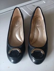 BANDOLINO Black B Flexible Patent Leather Shoe Faux Buckle Career Wedge 6M - Picture 1 of 9