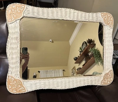 1码头进口牙买加系列米色象牙柳条藤墙镜小屋 — 第 1/4 张图片