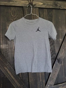 Air Jordan Gray Short Sleeve T-Shirt Youth Sz Large 12-13y EUC Free Shipping - Picture 1 of 5