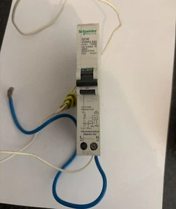 SCHNEIDER QOE132B03 B32 32 AMP 30mA SINGLE POLE RCBO CIRCUIT BREAKER. - Picture 1 of 1