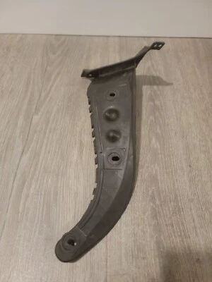 Soporte guía riel de retención parachoques trasero izquierdo Audi A6, S6, RS6 C5 1999-2005 sedán Foto 1 de 4