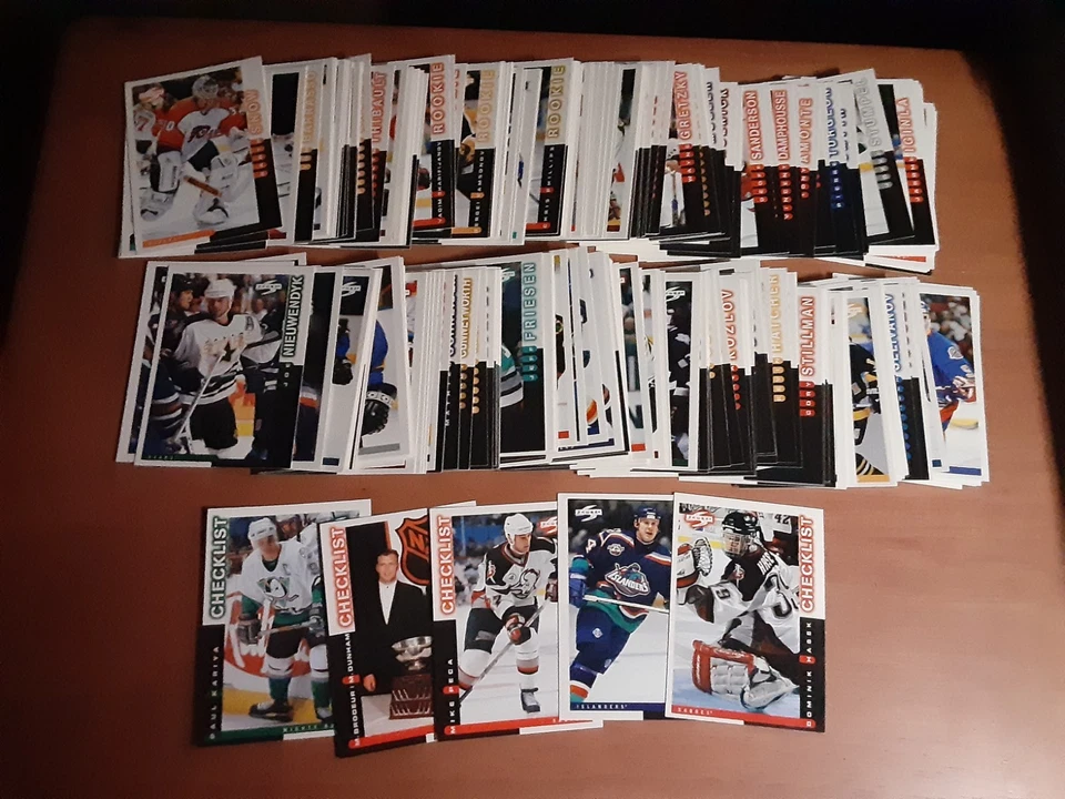 1997-1998 Score HUGE LOT of 230 Hockey Cards w/ Rookies & Checklists NO DUPES - Image 1 of 1