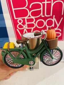 Bath & Body Works Wallflower Unidad Enchufable Verde Bicicleta Calabaza Otoño 2024 - Imagen 1 de 4