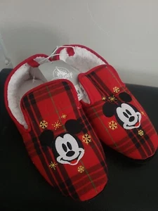 NWT Rare DISNEY STORE International Mickey Mouse Christmas Slippers SZ med 7/8 - Picture 1 of 7