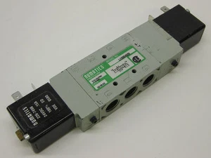 Válvula accionada solenoide piloto Numatics L12BB452B - Imagen 1 de 4