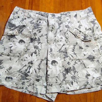 Pantalones Cortos Carga Gloria Vanderbilt Mujer Camuflados Florales Talla 12 Algodón Beige Gris Foto 1 de 4