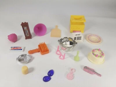 Vintage Miniatura Plástico Casa de Bonecas Acessórios Bocados Panelas Bolo Relógio Barra de Doces - Imagem 1 de 4