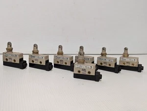 Omron ZC-Q2255 Roller Plunger Limit Switches, 10Amp, 250VAC - Picture 1 of 7