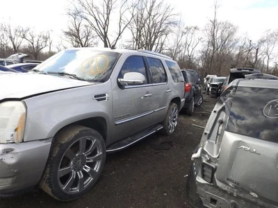Driver Left Front Door Thru 11/14/10 Fits 07-11 ESCALADE 1101576 — 第 1/4 张图片