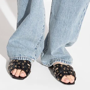 Sandalias planas Saint Laurent Tribute de cuero con tachuelas deslizables informales de lujo talla 7,5 - Imagen 1 de 14