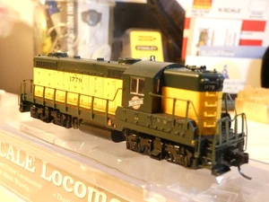 N scale locomotive LIFE LIKE/ HOBBY QUALITY GP18 CNW - Picture 1 of 8