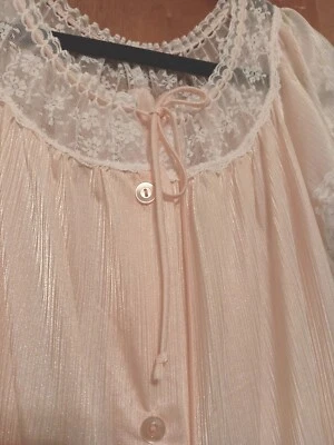 Bata De Colección Rosa Sedoso Nylon Encaje Talla Mediana Hecha en EE. UU. Montgomery Ward Foto 1 de 4