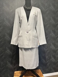 B’way Jr’s Women’s 2 PC Suit Skirt SZ 13 Jacket SZ L Gray please see photo - Picture 1 of 10