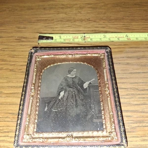 VICTORIAN(AMBROTYPE/TIN TYPE?)REAL PHOTOGRAPH(HALF CASED) WELL DRESSED LADY - Picture 1 of 2