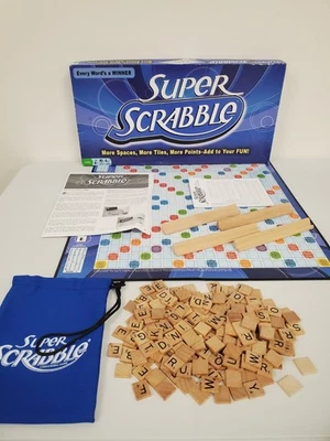 Juego de mesa Super Scrabble 2011 - 200 fichas de letras - 100% completo  Foto 1 de 4