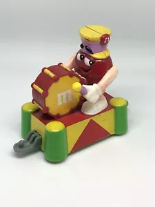M&M 2006 Serie Weihnachten Urlaub Topper Zug Parade Figur rot spielende Trommel - Bild 1 von 6