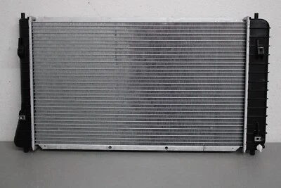 1995-2004 CHEVROLET CAVALIER & PONTIAC SUNFIRE 2.2/ 2.3/2.4 A/MT FRONT RADIATOR Foto 1 de 4