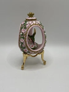 Vintage Pink Egg With 3 Open Sides. Beautiful Yellow Hummingbird In The Center - Picture 1 of 6