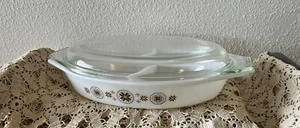 TOWN AND COUNTRY BROWN PATTERN 1-1/2 QUART DIVIDED CASSEROLE DISH WITH LID Pyrex - Picture 1 of 6