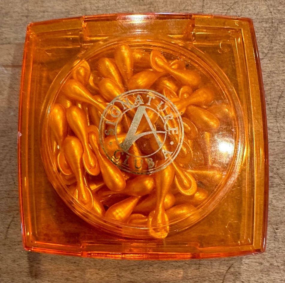 Cápsulas multifuncionales antiedad Signature Club A Rapid Transport C infundidas Foto 1 de 1