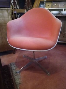 Original Eames Fiberglass Chair von Charles Eames Vitra - Bild 1 von 8